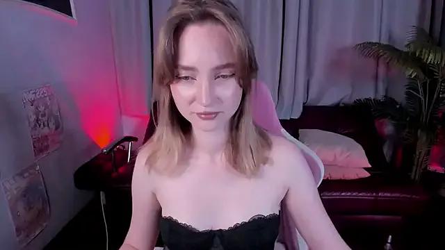 EllaBloom from StripChat