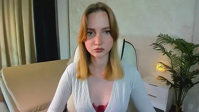 EllaBloom from StripChat
