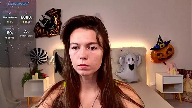 EllaCanny from StripChat