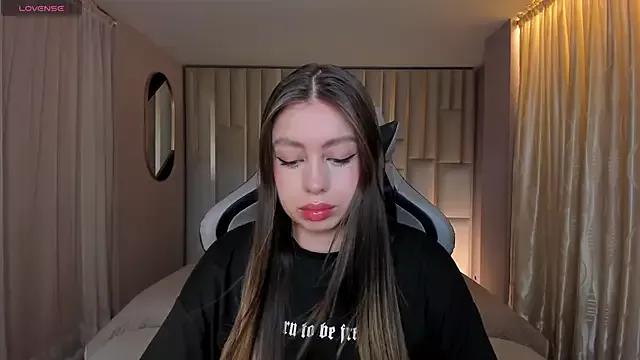 EllaClark from StripChat