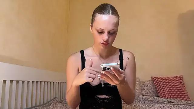 Ellakalinin00 from StripChat is Freechat