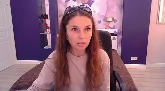 EllaLong from StripChat