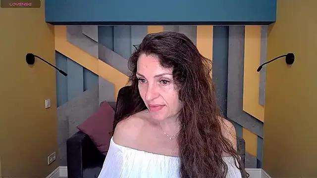 EllaLong from StripChat