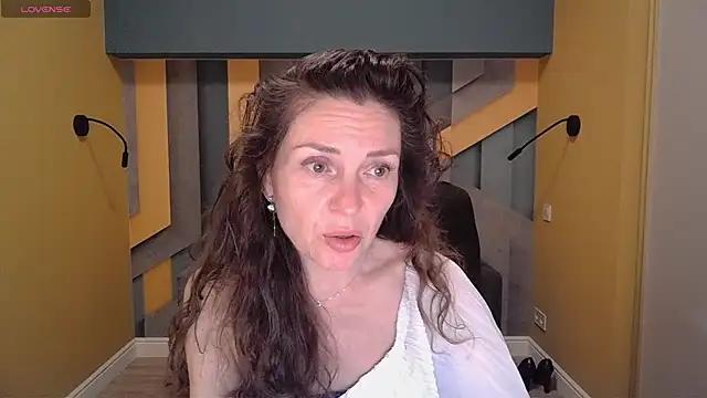 EllaLong from StripChat