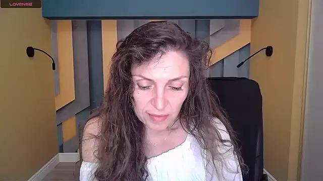 EllaLong from StripChat