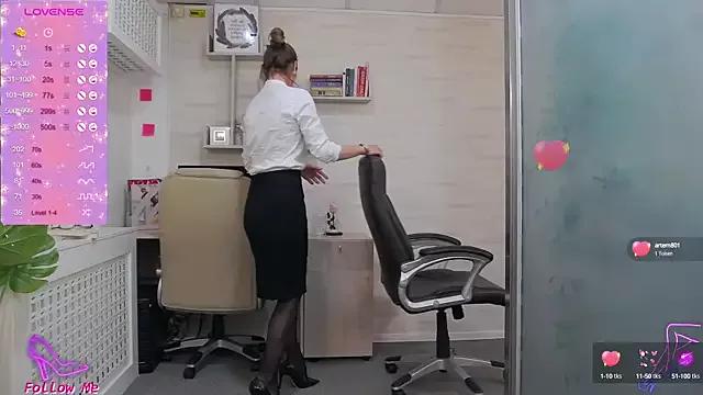 EllaMilf_ from StripChat