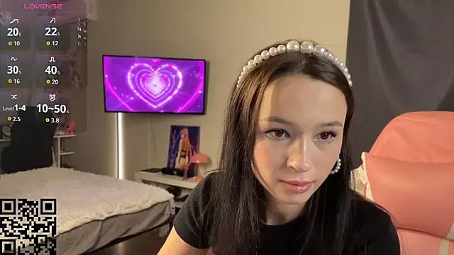 EllaSimonss from StripChat