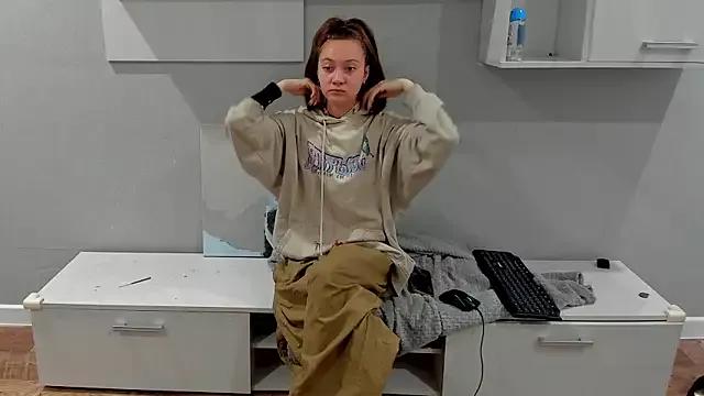 EllaSky_xoxo from StripChat