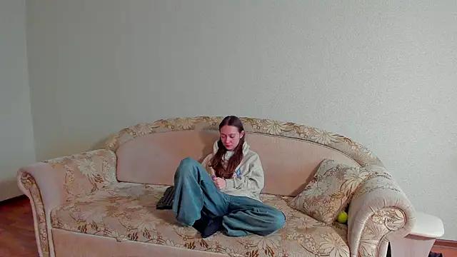 EllaSky_xoxo from StripChat