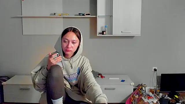 EllaSky_xoxo from StripChat