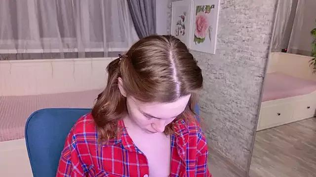 EllaSmithh from StripChat
