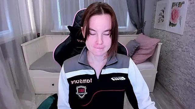 EllaSmithh from StripChat