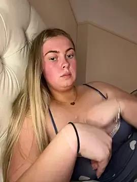 EllaSmithxox from StripChat