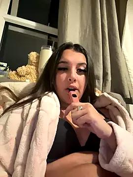 elle_amourxo from StripChat