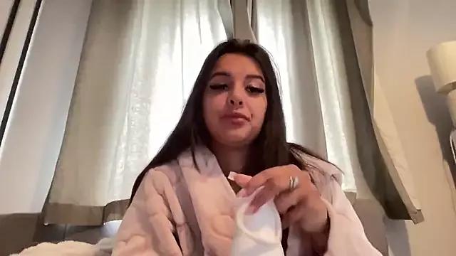 elle_amourxo from StripChat