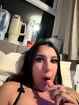 elle_amourxo from StripChat
