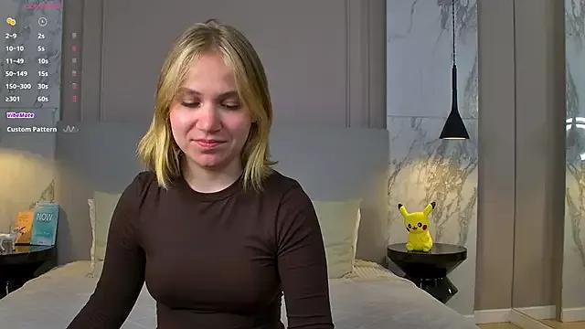 EllenaGreen from StripChat