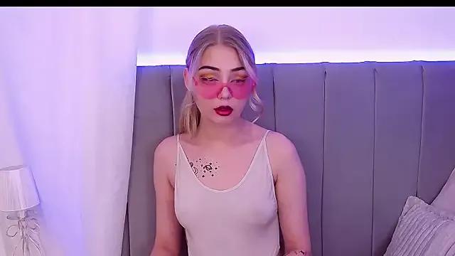 ElleNina from StripChat