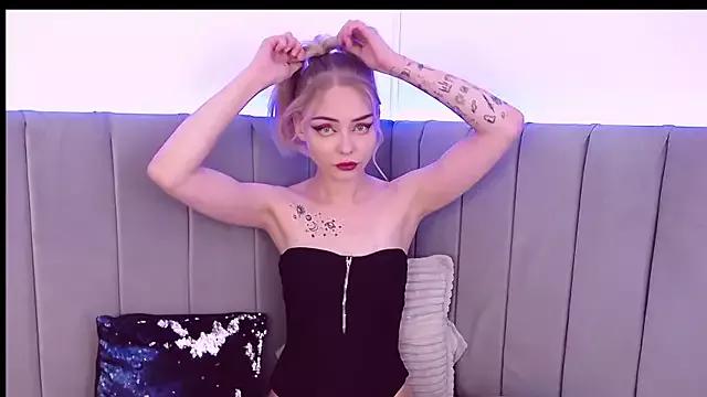 ElleNina from StripChat