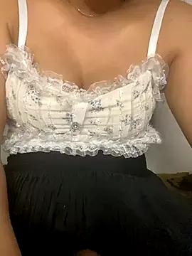 ELLIE_ELLIE from StripChat