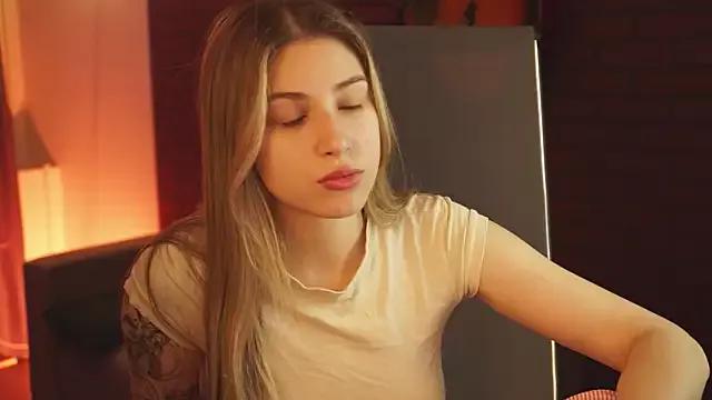 EllieCutes from StripChat