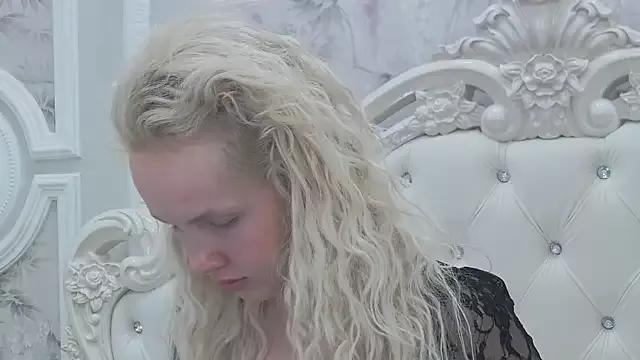 EllieFrosty_ from StripChat