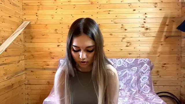 ellieluvureyes from StripChat is Freechat