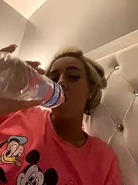 EllieMaeBaby from StripChat