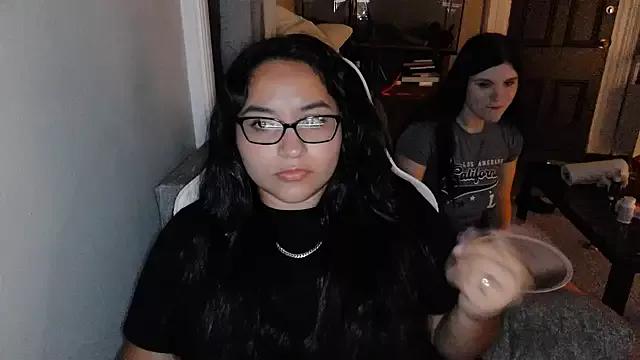 Elliewgfs from StripChat