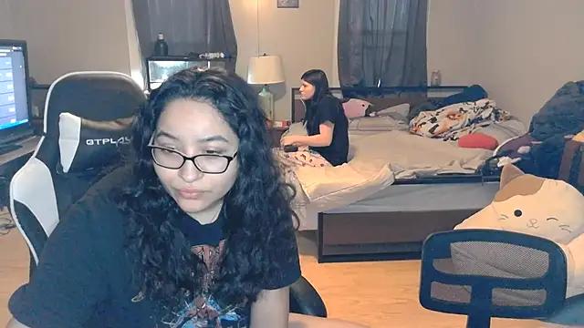 Elliewgfs from StripChat