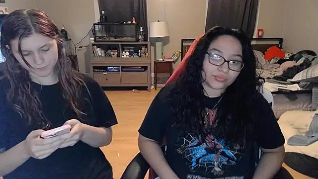 Elliewgfs from StripChat