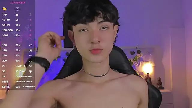Elliot_younngg from StripChat