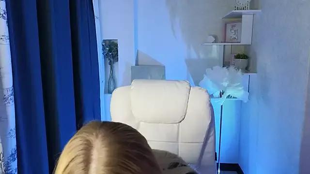 Elly_rosss from StripChat