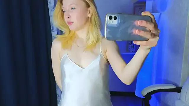 Elly_rosss from StripChat
