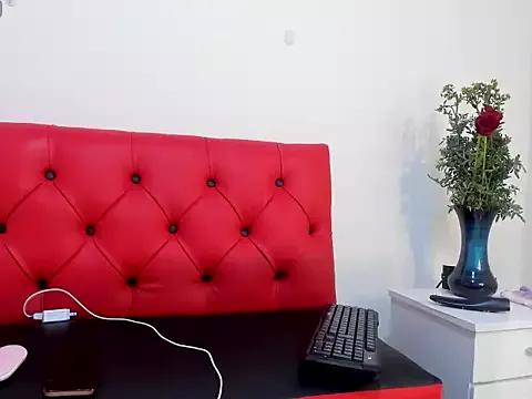 ellyana_xxx from StripChat