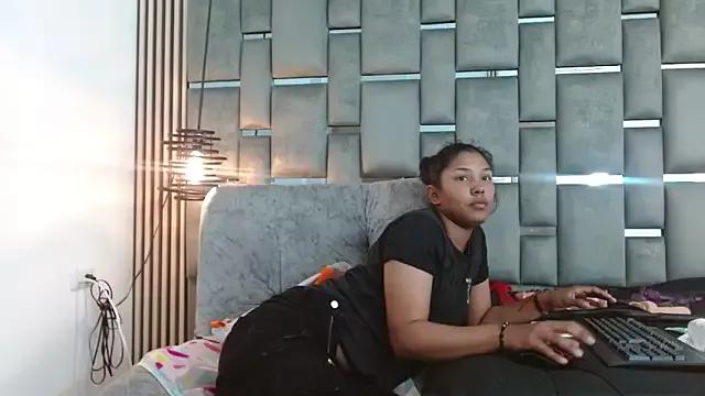 Elsa_Parisi from StripChat is Freechat