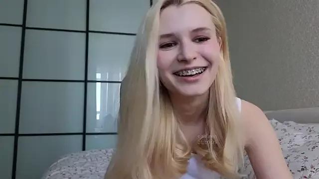elsafawn from StripChat is Freechat