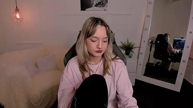 ElsiHill from StripChat is Freechat