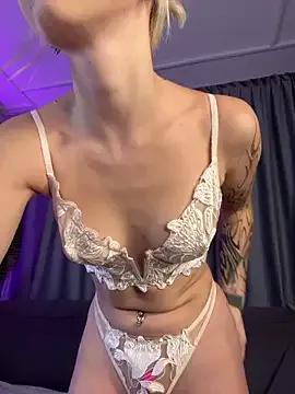 Elven_Elfie from StripChat