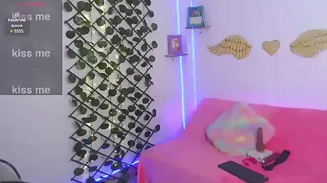 EmberEyes_999 from StripChat is Freechat