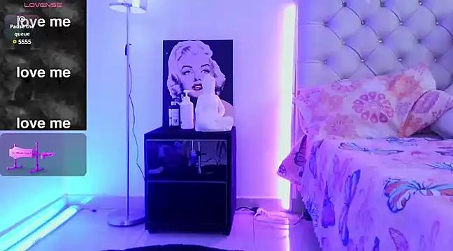 EmberEyes_999 from StripChat