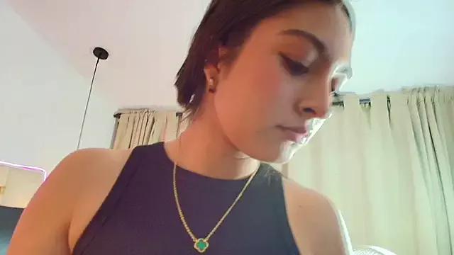 Emelie_Ch1 from StripChat