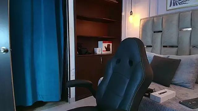 Explore our live girls sluts from our Custom and Multi clubs and checkout exclusive access to highly interactive content, such as shape, hair, titties, pussy type and many more.