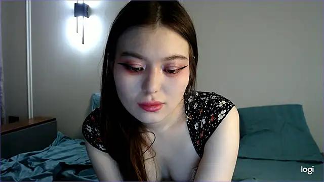 Emerald_Eyes from StripChat