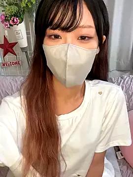 emiiiii1001 from StripChat