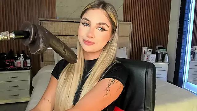 EmiilyHendriixx from StripChat