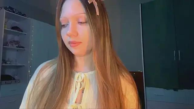 EmiIyKitty from StripChat is Freechat