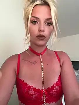 emilia_rosexx from StripChat is Freechat