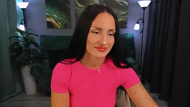 EmiliaBeynard from StripChat is Freechat