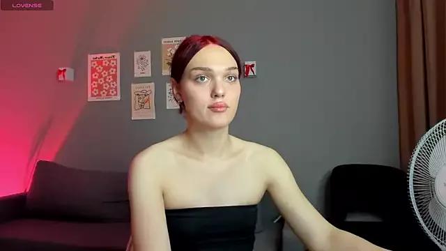 emiliarouds from StripChat is Freechat